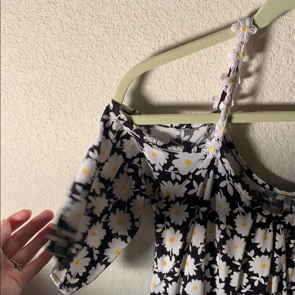 Milto elegant off the shoulder white daisy straps - Picture 3 of 4